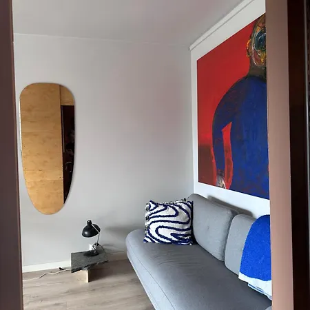 Modern With Forest View, Close To The Subway *